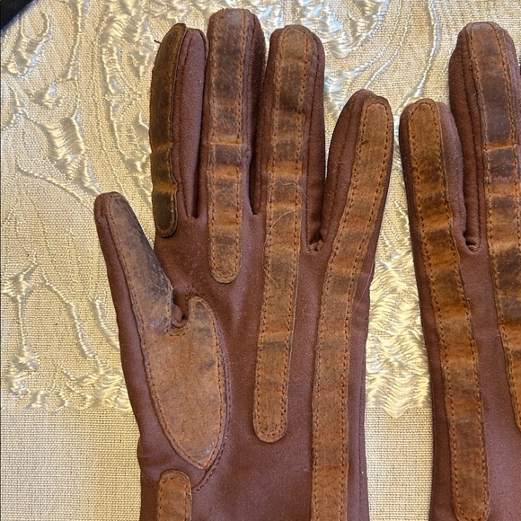 Isotoner Elegant Brown Women’s Gloves Nylon & Spandex; Soft Lining; Comfy & Warm - Picture 12 of 16